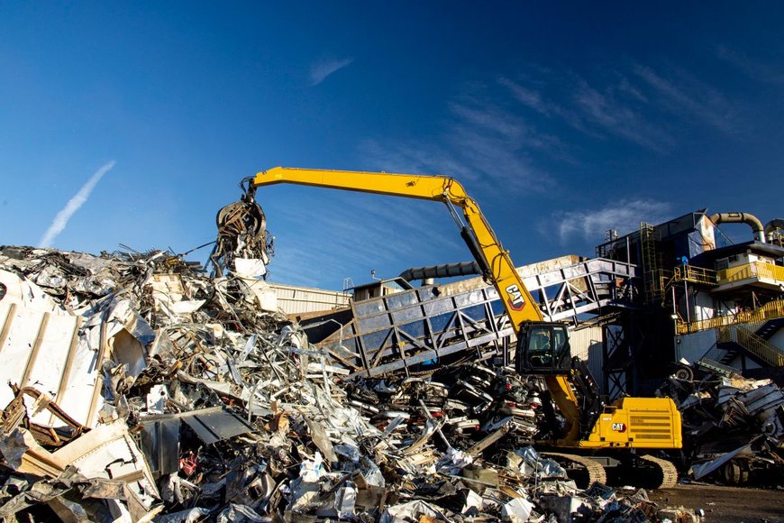 HIGH PERFORMANCE WITH LOW OPERATING COSTS ACHIEVED IN THE TOUGHEST APPLICATIONS BY THE NEW CAT® MH3250 AND MH3260 MATERIAL HANDLERS